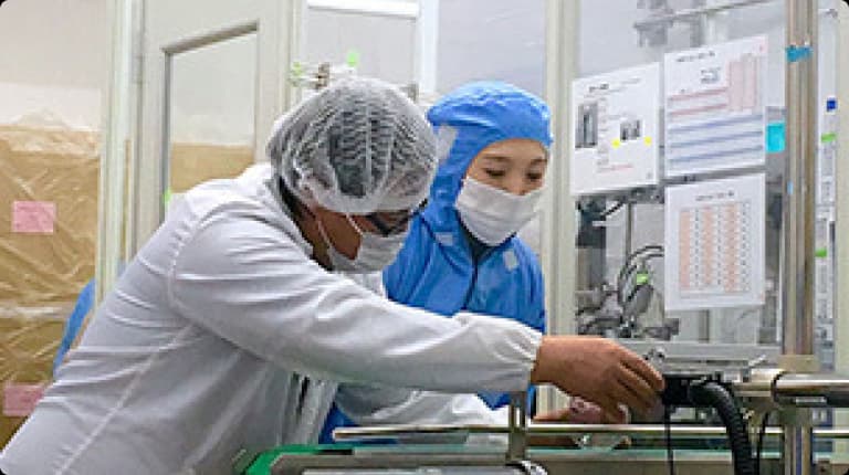 富士吉田工場の外観・生産ラインの写真