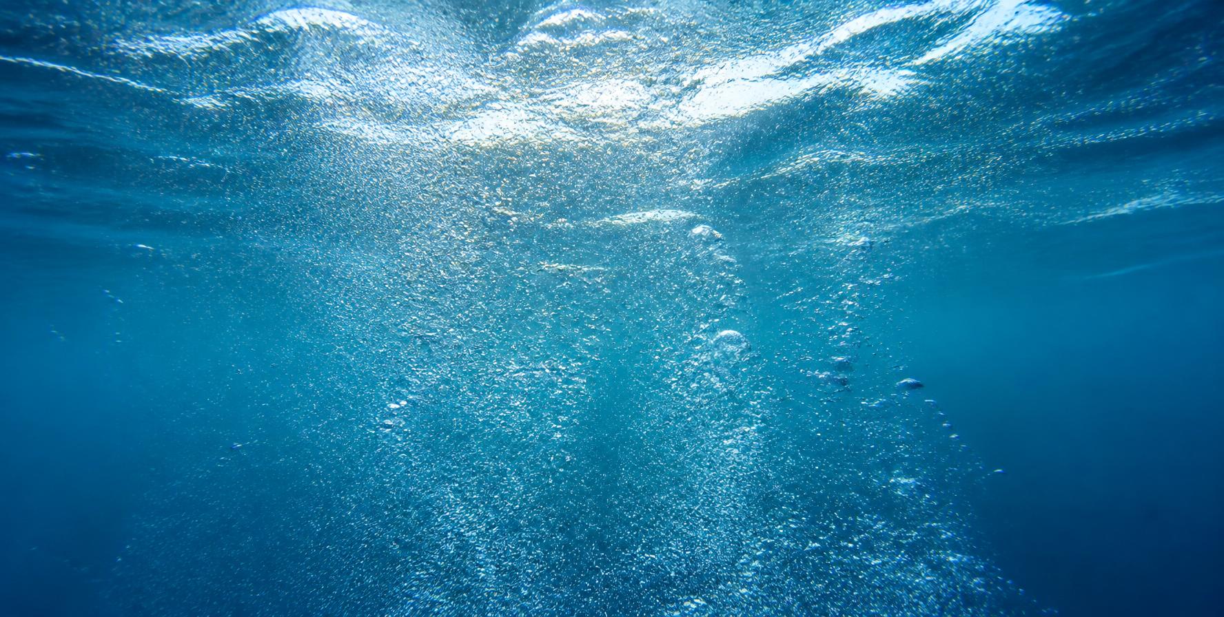 溶存酸素量 水中の酸素の泡
